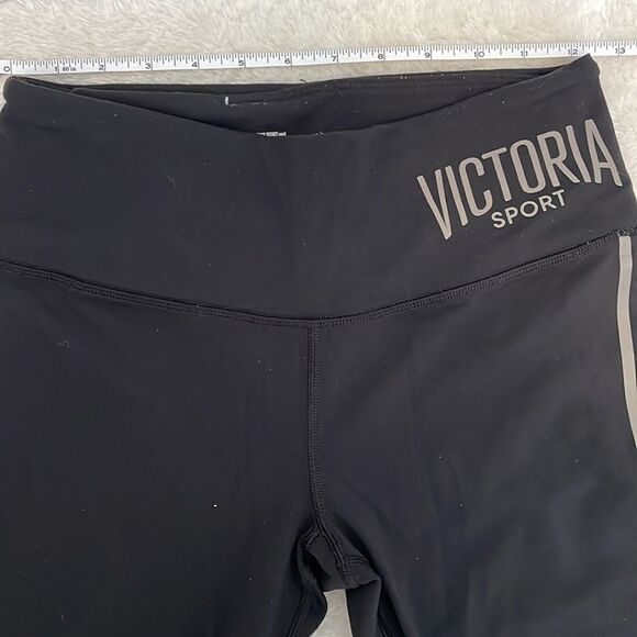 𝅺Victoria’s Secret Sport Capris - Picture 5 of 8